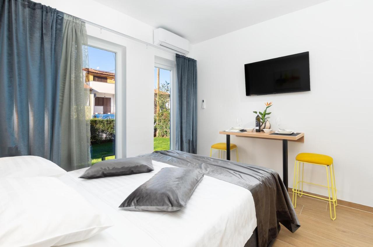 Studio Apartman Lilly With Private Parking In The Yard Of The House Pula Exterior foto